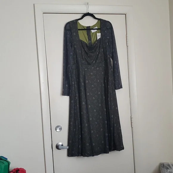 Daisy's Street Gold Constellation Chain Belt Long-sleeve Dress (Plus size) - Picture 2 of 16